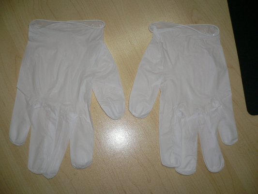 Los guantes sintéticos blancos del vinilo pulverizan libre, guantes S, M, L, tamaño de la mano del vinilo del XL